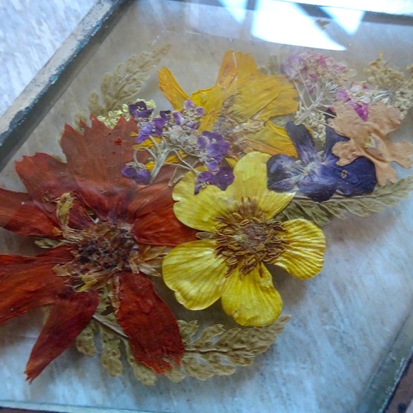 Vintage 1970s Dried Floral Flower Power Cottagecore Glass Diamond Suncatcher - Picture 8 of 8